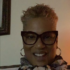 Meet your Posher, Julie